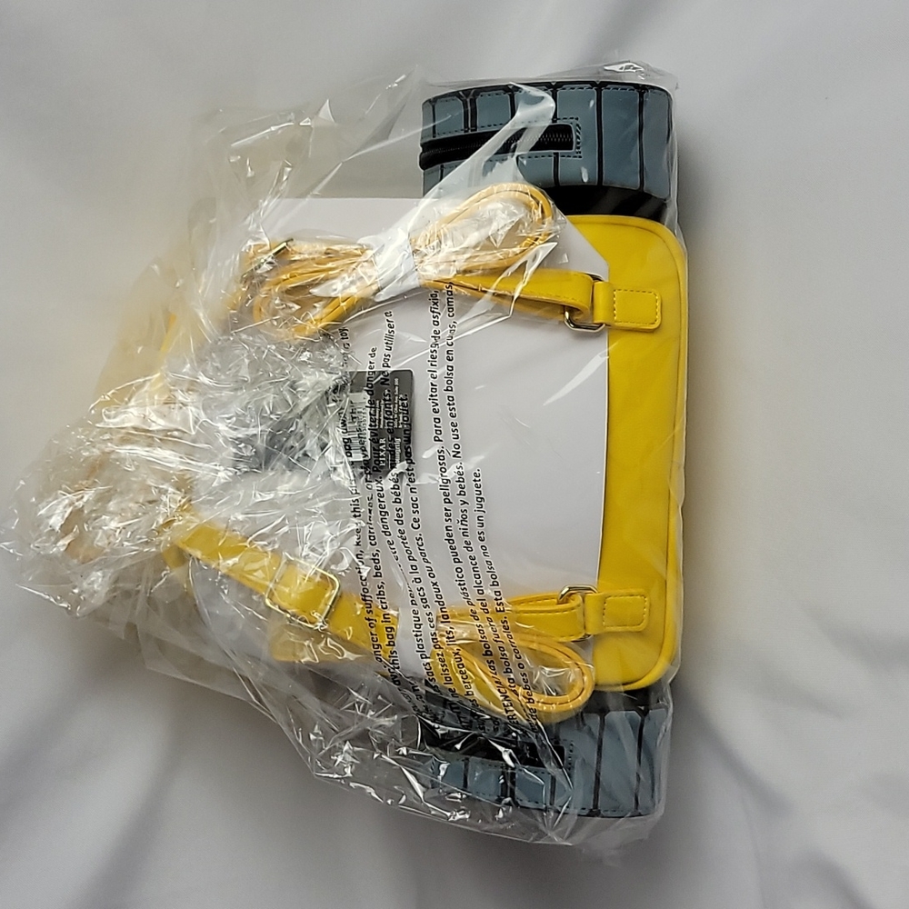 NWT Loungefly Pixar WALL-E Plant Boot Mini Backpack - Picture 2 of 6